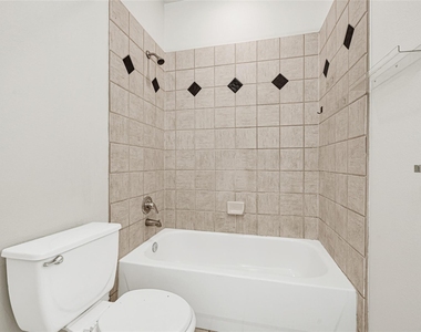 2414 Calumet Street - Photo Thumbnail 7