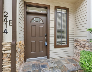 2414 Calumet Street - Photo Thumbnail 2
