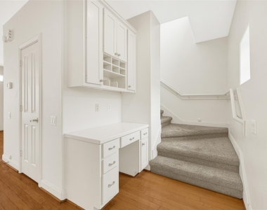 2414 Calumet Street - Photo Thumbnail 15