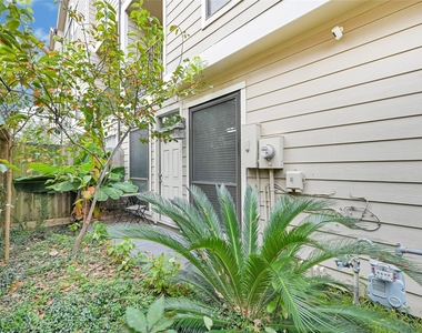 2414 Calumet Street - Photo Thumbnail 3
