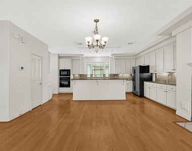 2414 Calumet Street - Photo Thumbnail 11