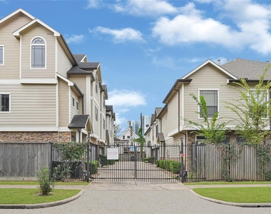 2414 Calumet Street - Photo Thumbnail 26