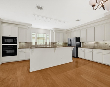 2414 Calumet Street - Photo Thumbnail 12