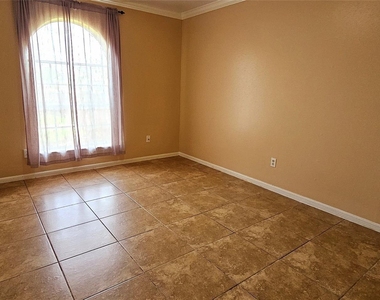 6719 Mccullum Road - Photo Thumbnail 14