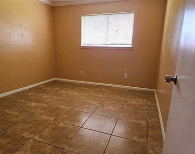 6719 Mccullum Road - Photo Thumbnail 11