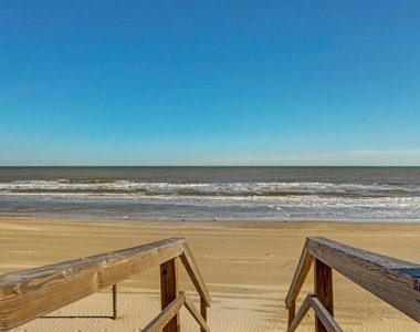601 Wave Court - Photo Thumbnail 2