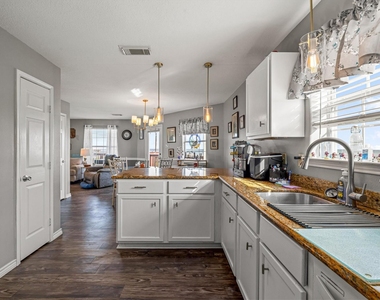 601 Wave Court - Photo Thumbnail 21