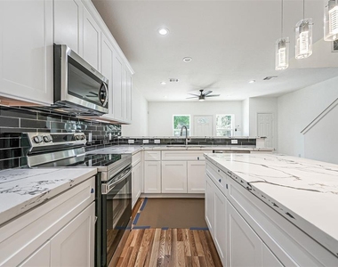 5317 Chennault Road - Photo Thumbnail 2