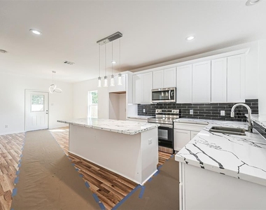 5317 Chennault Road - Photo Thumbnail 6
