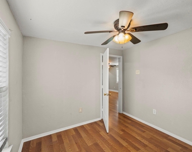 303 Linwood Street - Photo Thumbnail 12