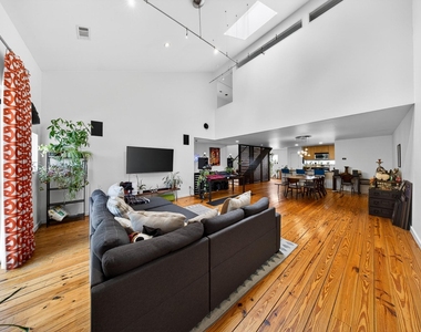 2809 Crawford Street - Photo Thumbnail 5