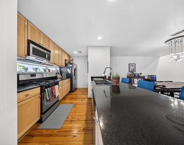 2809 Crawford Street - Photo Thumbnail 3