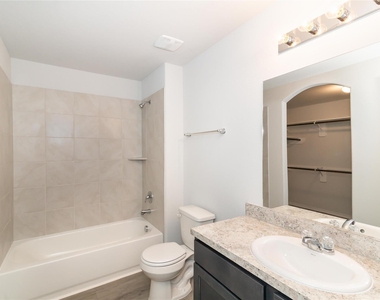 2752 Madison Court - Photo Thumbnail 7