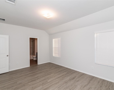 2752 Madison Court - Photo Thumbnail 6