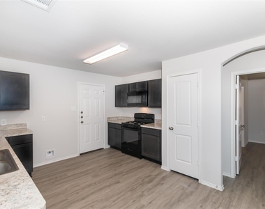 2752 Madison Court - Photo Thumbnail 3