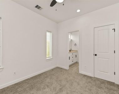 4705 Idaho Street - Photo Thumbnail 6