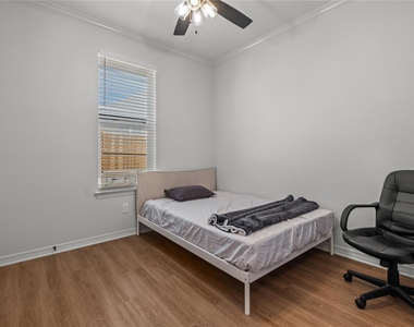 3067 Royal Garden Road - Photo Thumbnail 10