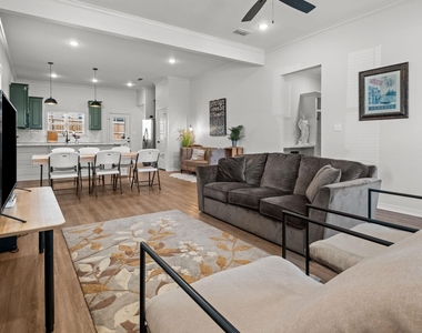 3067 Royal Garden Road - Photo Thumbnail 4