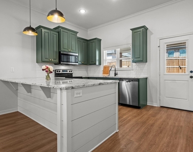 3067 Royal Garden Road - Photo Thumbnail 6
