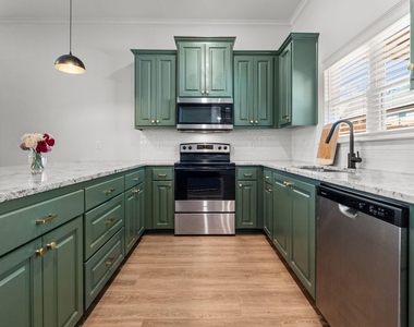 3067 Royal Garden Road - Photo Thumbnail 7