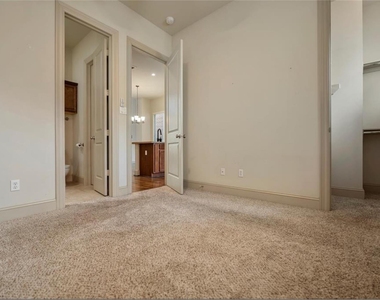 2816 Leeland Street - Photo Thumbnail 5