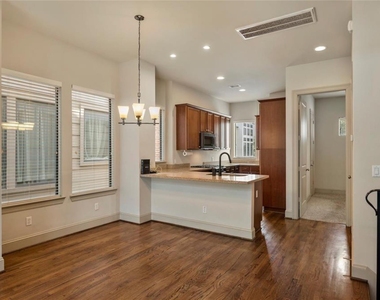 2816 Leeland Street - Photo Thumbnail 4