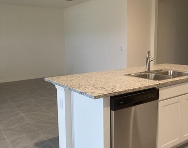 1302 Mcfarland Drive - Photo Thumbnail 9