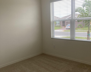 1302 Mcfarland Drive - Photo Thumbnail 5