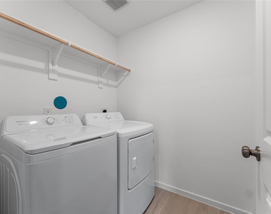 6406 Breakaway Grove Drive - Photo Thumbnail 14