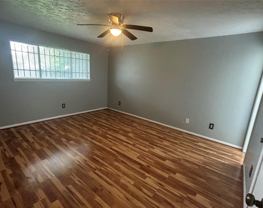 12806 Fern Forest Drive - Photo Thumbnail 10