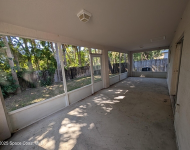 1049 Macon Drive - Photo Thumbnail 15