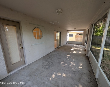 1049 Macon Drive - Photo Thumbnail 14