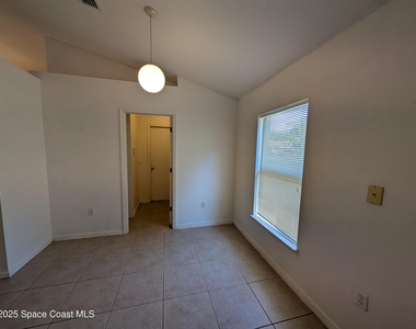 1049 Macon Drive - Photo Thumbnail 6