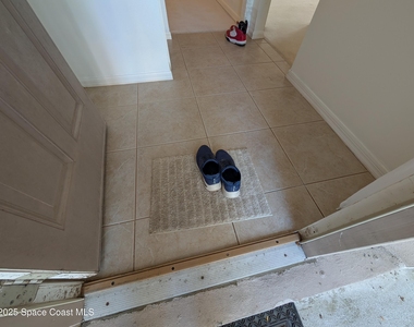 1049 Macon Drive - Photo Thumbnail 2