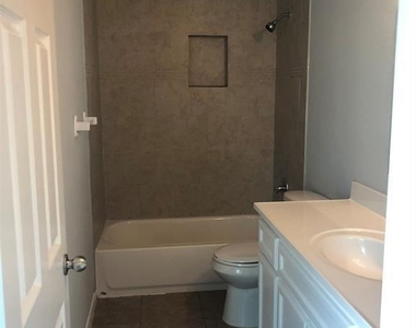 319 Kansas Street - Photo Thumbnail 10