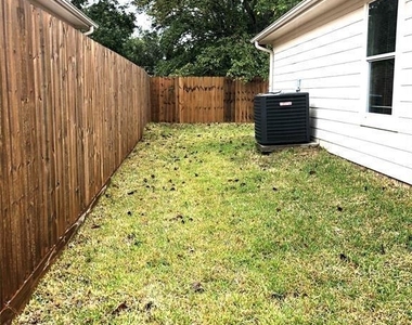 319 Kansas Street - Photo Thumbnail 9