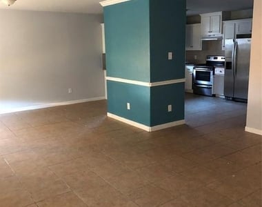 319 Kansas Street - Photo Thumbnail 2