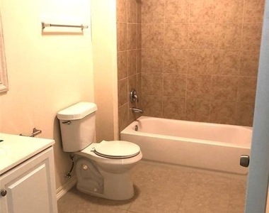 319 Kansas Street - Photo Thumbnail 8
