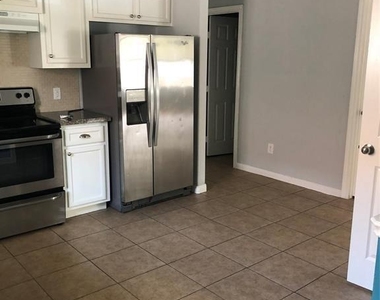 319 Kansas Street - Photo Thumbnail 5