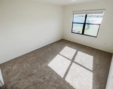 3722 Coachman Lane Se - Photo Thumbnail 3