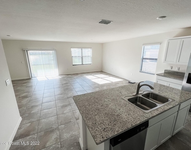 3722 Coachman Lane Se - Photo Thumbnail 2
