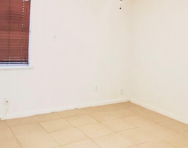 5329 Lost Forest Dr Drive - Photo Thumbnail 15