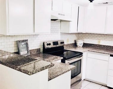 5329 Lost Forest Dr Drive - Photo Thumbnail 5