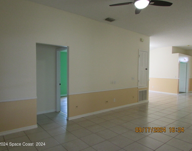 1065 Sedgewood Circle - Photo Thumbnail 13