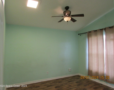1065 Sedgewood Circle - Photo Thumbnail 2