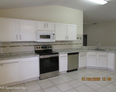 1065 Sedgewood Circle - Photo Thumbnail 10
