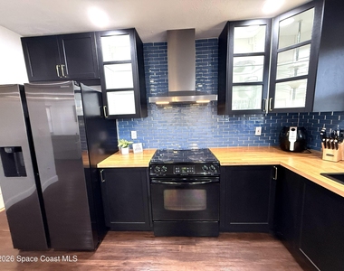 668 Hampton Drive Ne - Photo Thumbnail 8