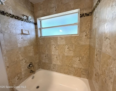 668 Hampton Drive Ne - Photo Thumbnail 23