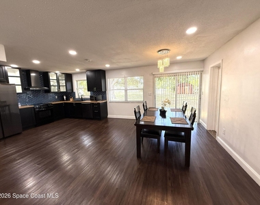 668 Hampton Drive Ne - Photo Thumbnail 14