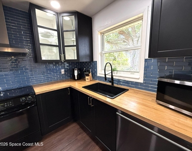 668 Hampton Drive Ne - Photo Thumbnail 11